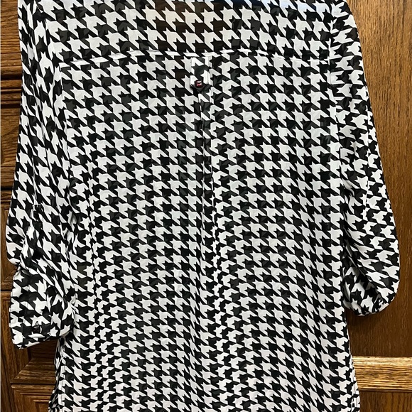 Truth NYC black and white top, 3/4 length sleeves, size Large, smoke free home - Picture 4 of 4